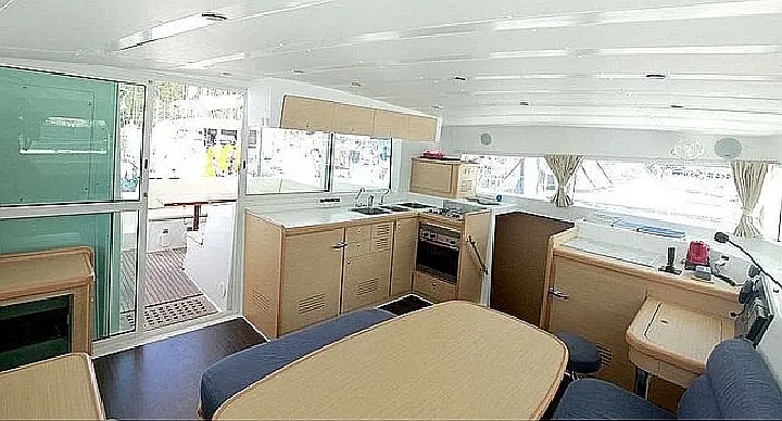 Lagoon 420 - Saloon