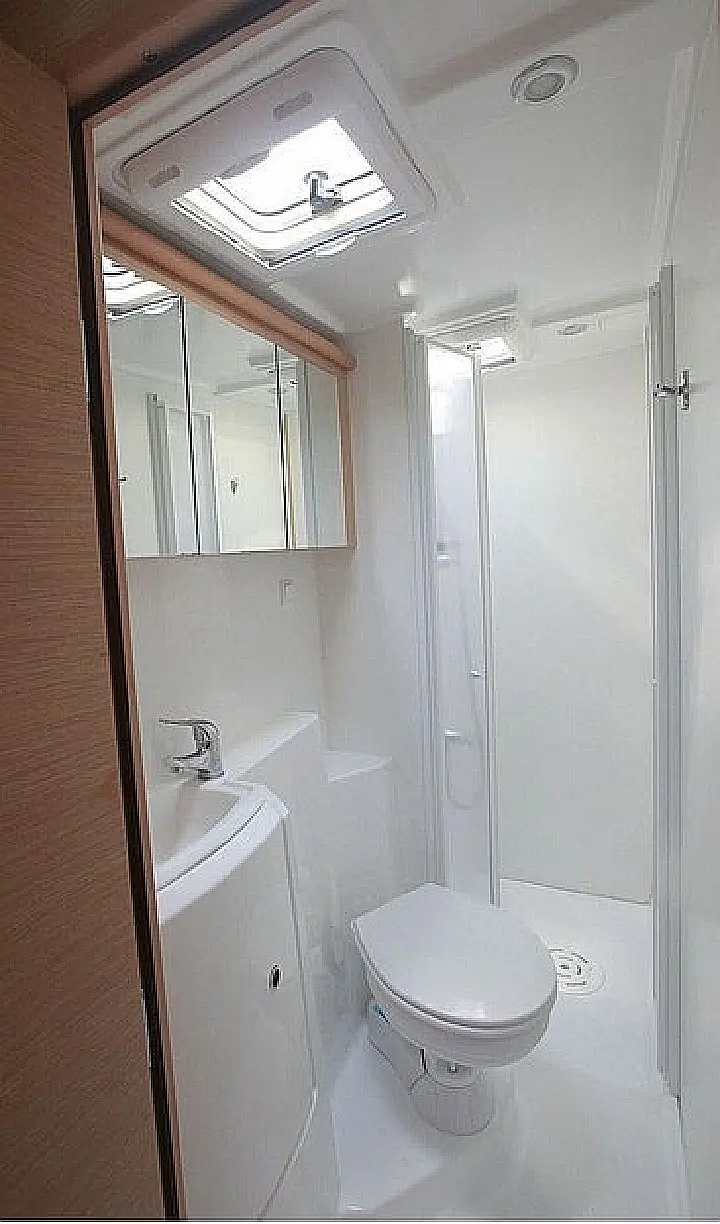 Lagoon 420 - Port Aft WC