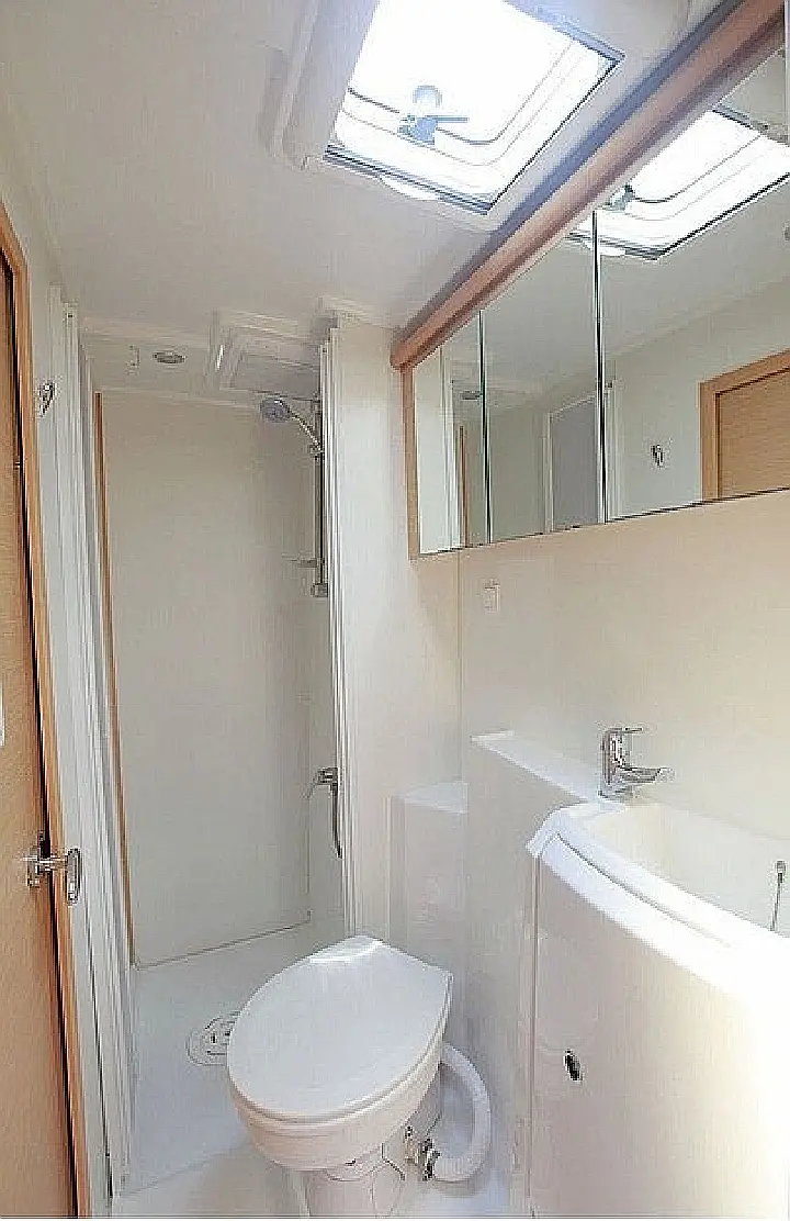 Lagoon 420 - Starboard Aft WC