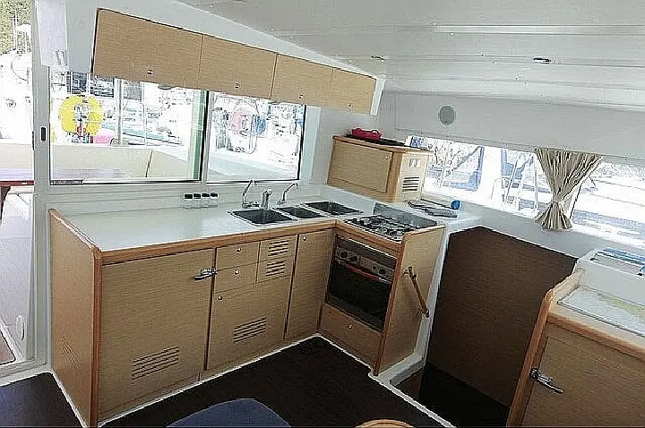 Lagoon 420 - Galley
