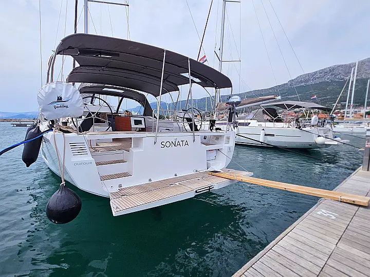 Dufour 470 Grand Large - External image