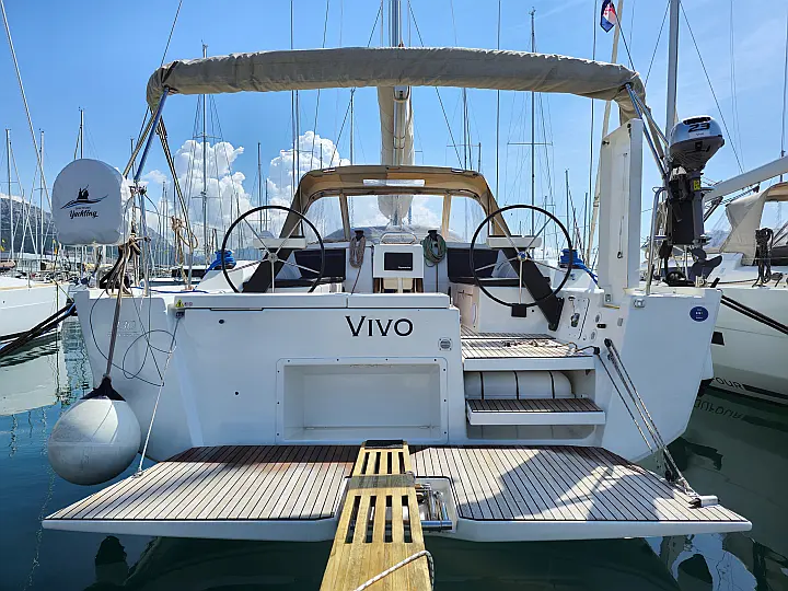 Dufour 430 Grand Large - External image