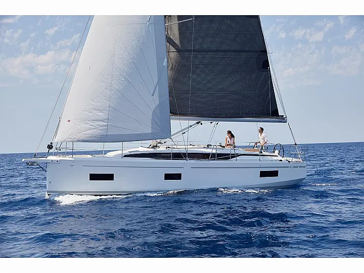 Bavaria 38 C - External image