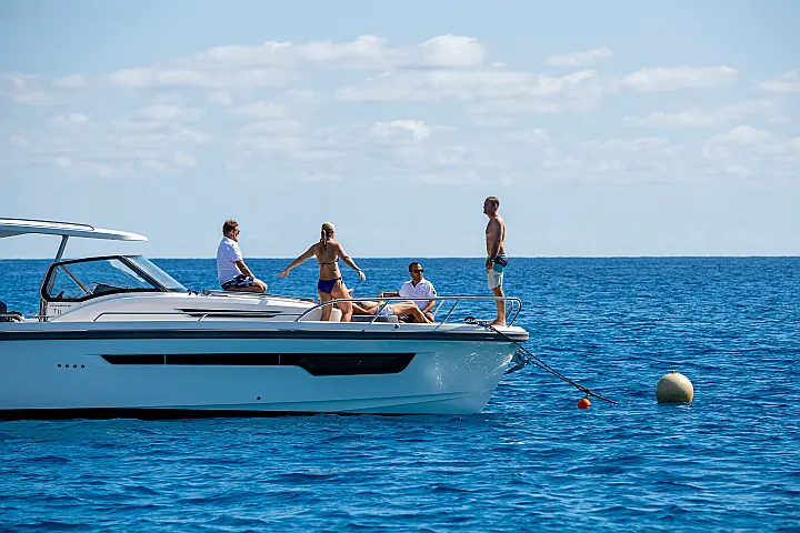 Nimbus Tender T11 - 
