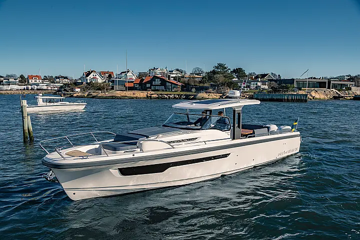 Nimbus Tender T11 - 