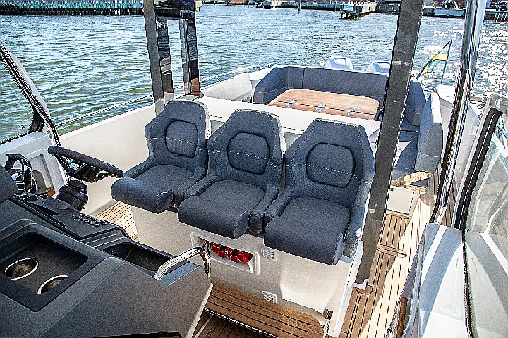 Nimbus Tender T11 - 