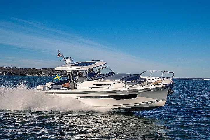 Nimbus Tender T11 - 