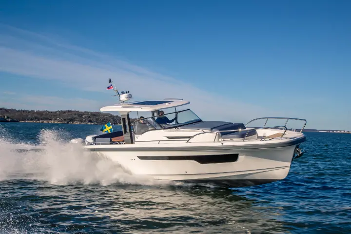 Nimbus Tender T11 - 