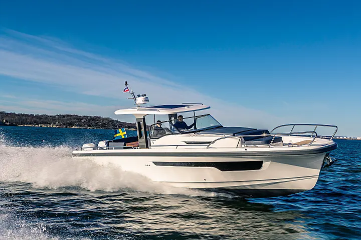 Nimbus Tender T11 - 