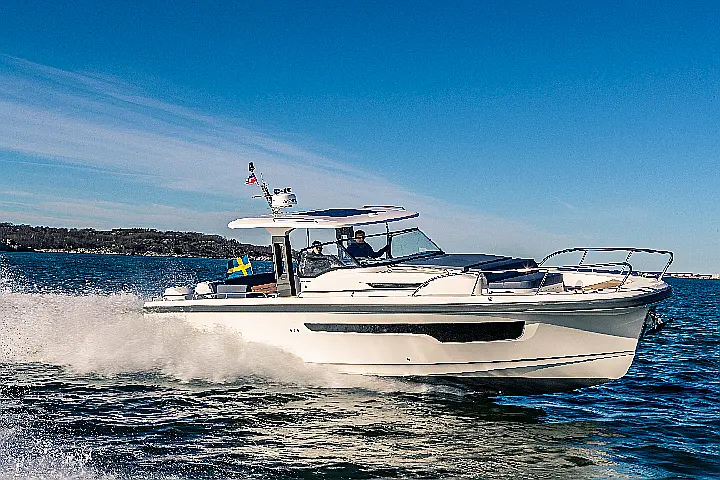 Nimbus Tender T11 - 