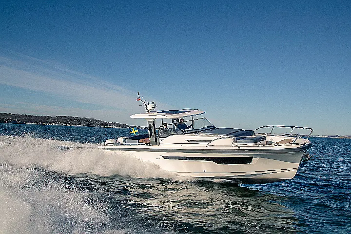 Nimbus Tender T11 - 