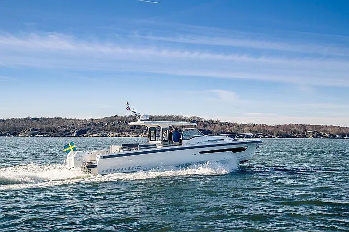 Nimbus Tender T11 - 