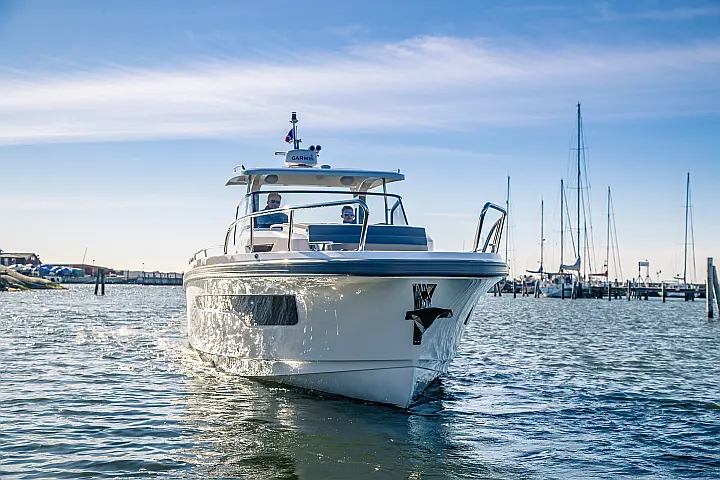 Nimbus Tender T11 - 