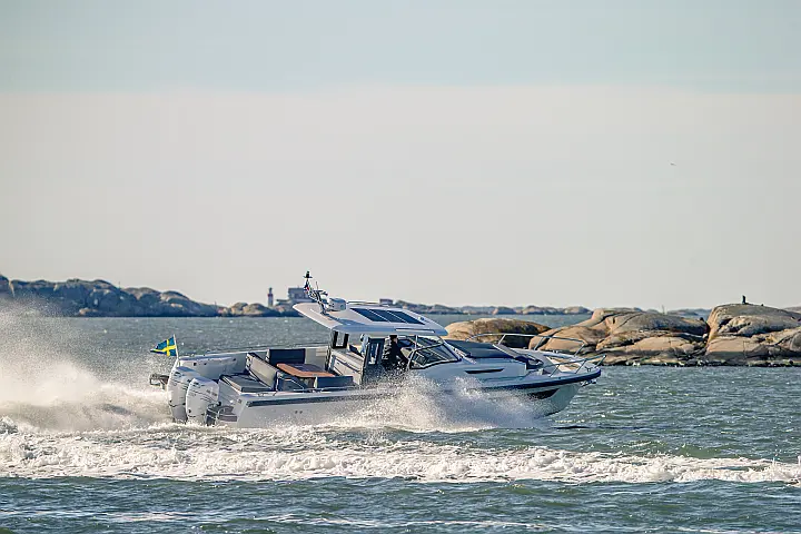 Nimbus Tender T11 - 