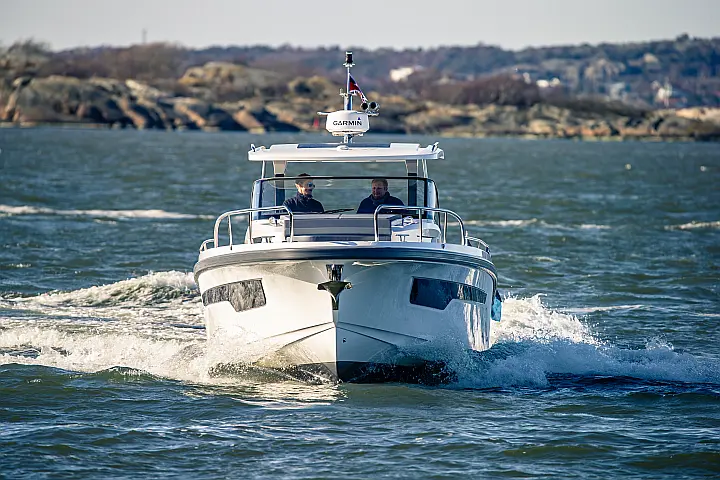 Nimbus Tender T11 - 
