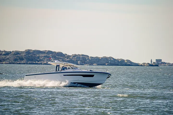 Nimbus Tender T11 - 