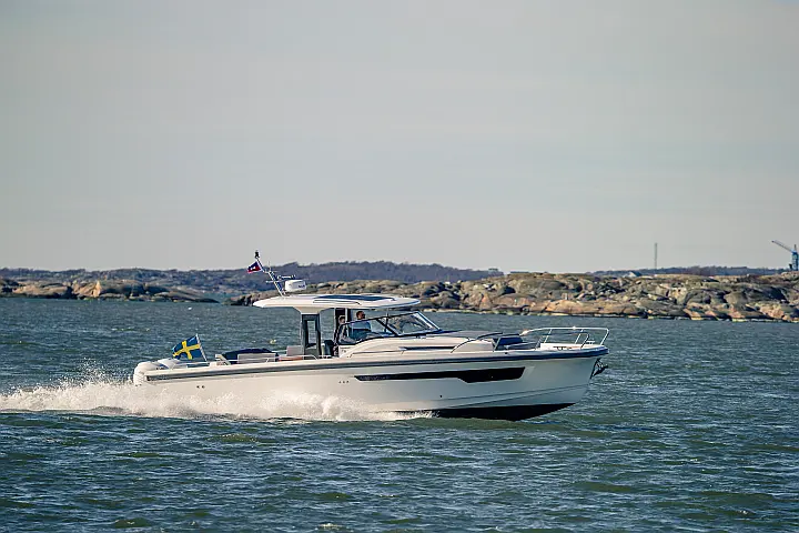Nimbus Tender T11 - 