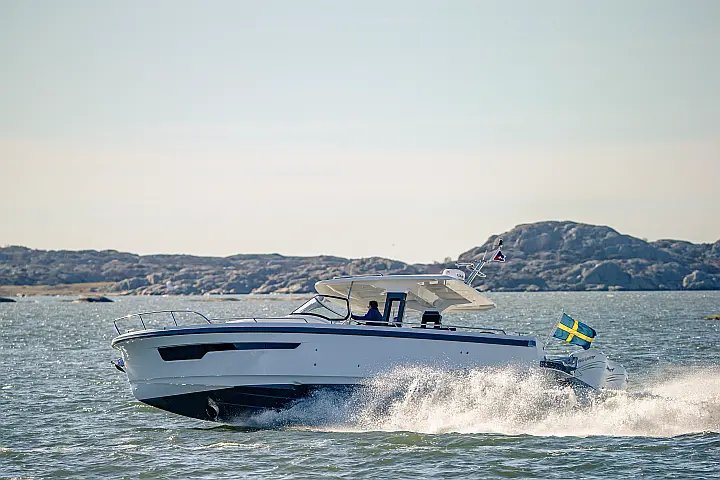 Nimbus Tender T11 - 