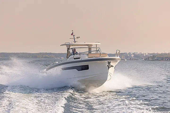 Nimbus Tender T11 - 