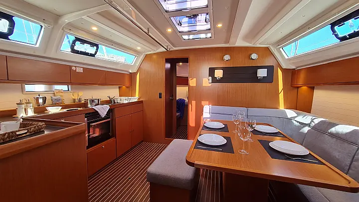 Bavaria Cruiser 46 - Intirior image
