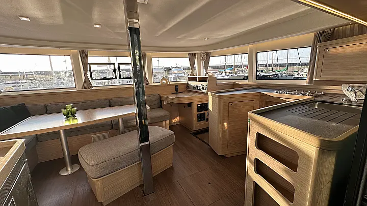 Lagoon 42 - 