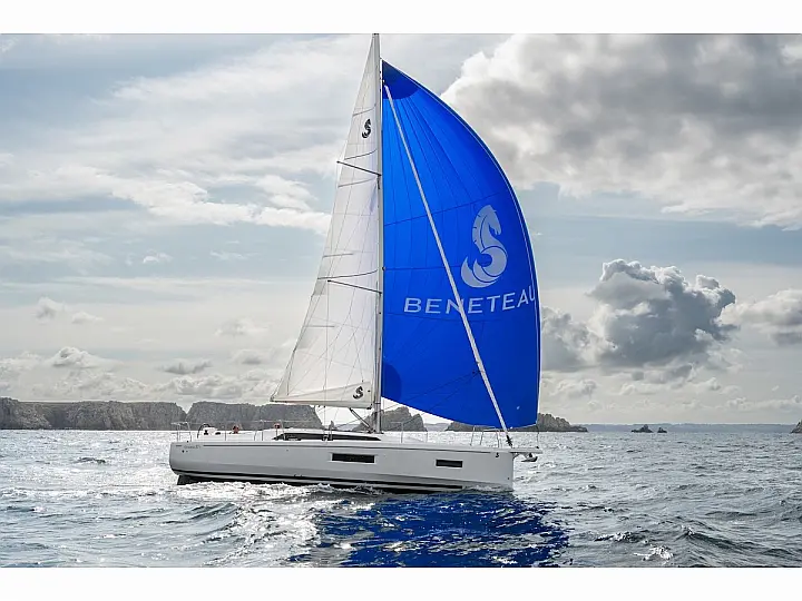Oceanis 37.1 - External image