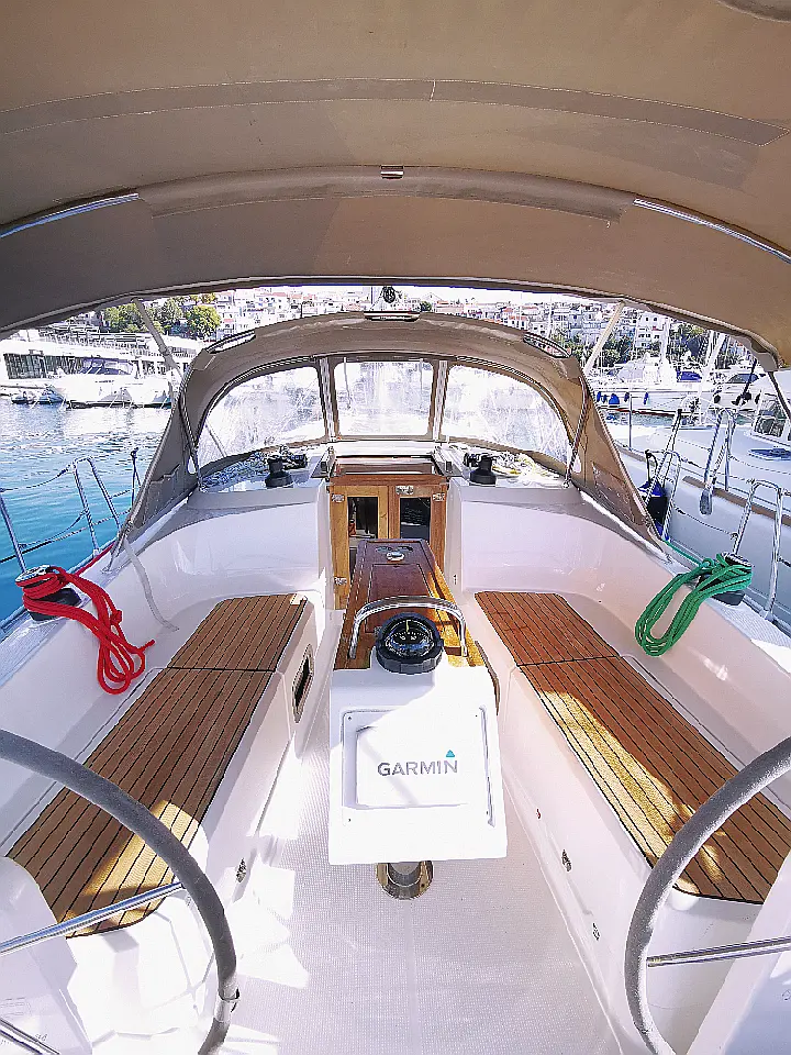 Bavaria Cruiser 37 - 
