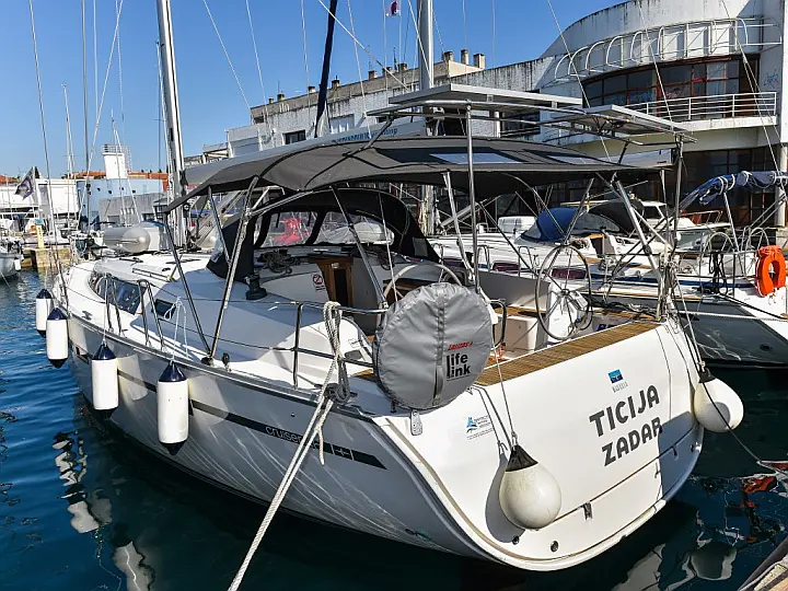 Bavaria Cruiser 46 - External image