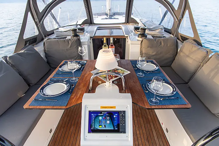 Bavaria C42 - 