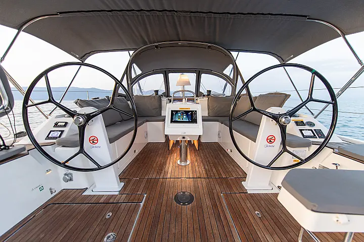 Bavaria C42 - 