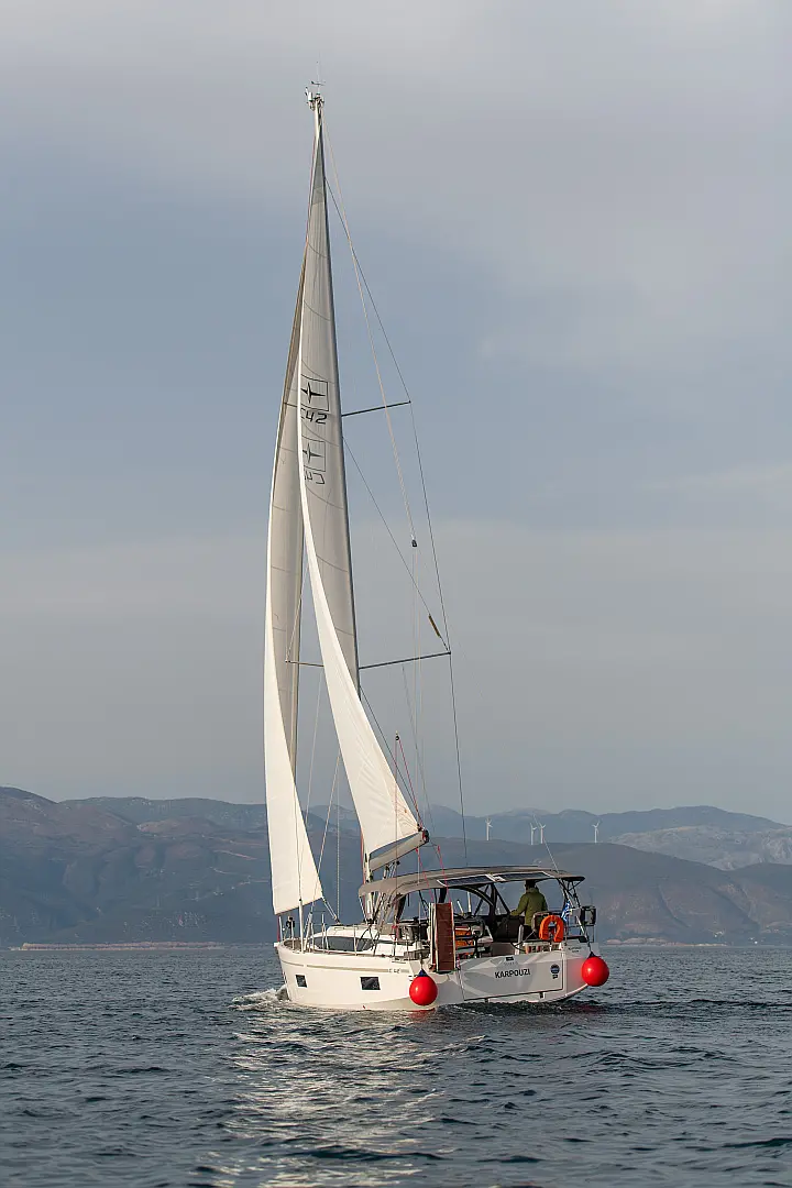Bavaria C42 - 