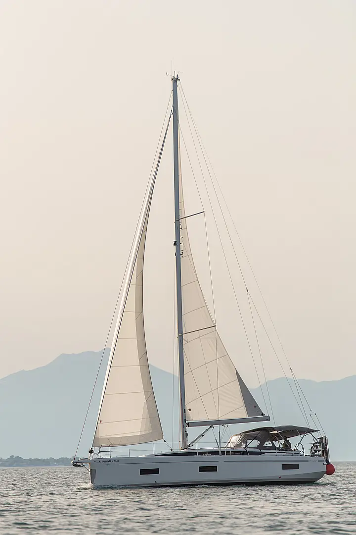 Bavaria C42 - 