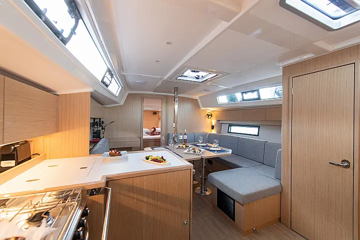 Bavaria C42 - 