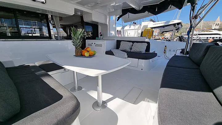 Lagoon 46 Fly - 