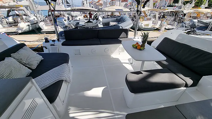Lagoon 46 Fly - 