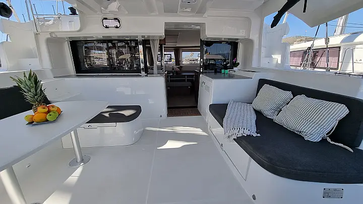 Lagoon 46 Fly - 