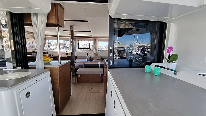 Lagoon 46 Fly - 