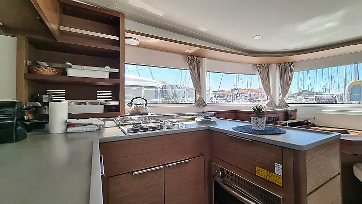 Lagoon 46 Fly - 