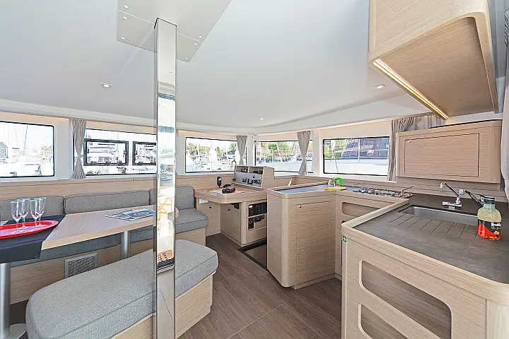 Lagoon 42 A/C & GEN & WM - 