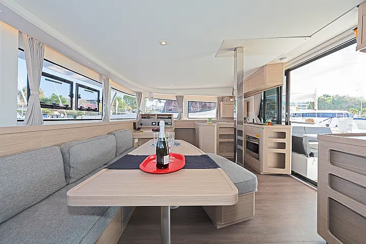 Lagoon 42 A/C & GEN & WM - 
