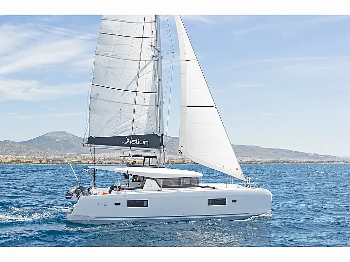 Lagoon 42 A/C & GEN - External image