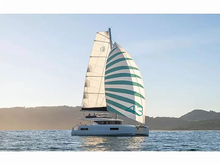 Lagoon 43 - External image