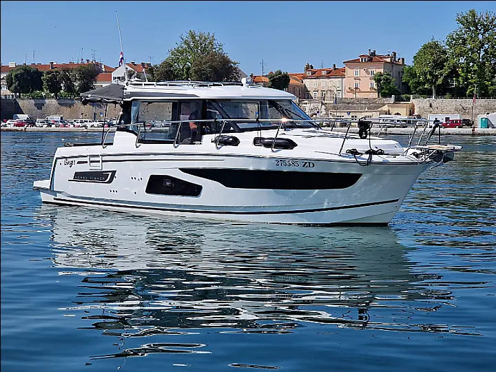 Merry Fisher 1095  - 
