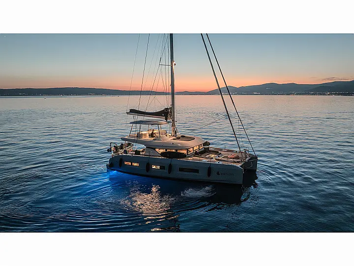 Lagoon 55 - External image