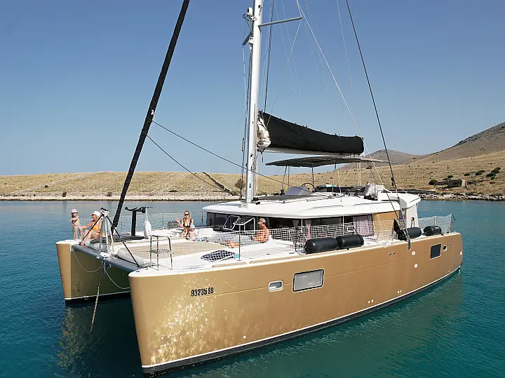 Lagoon 450  Fly - External image