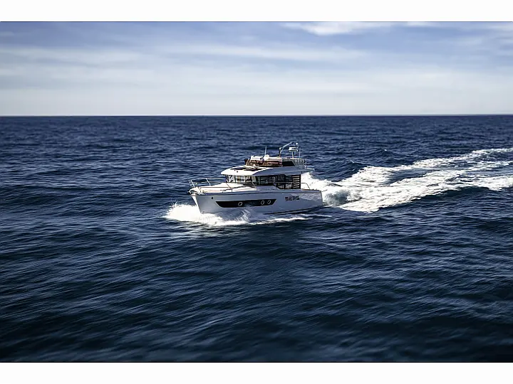Swift Trawler 37 Fly - External image