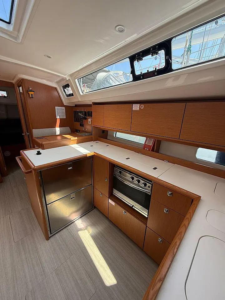 Bavaria C46 - 