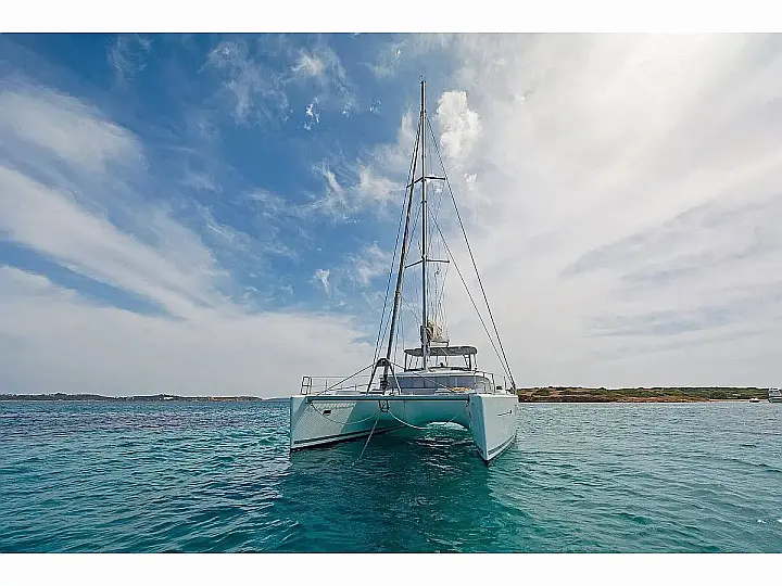 Lagoon 500 (5 cab) - External image
