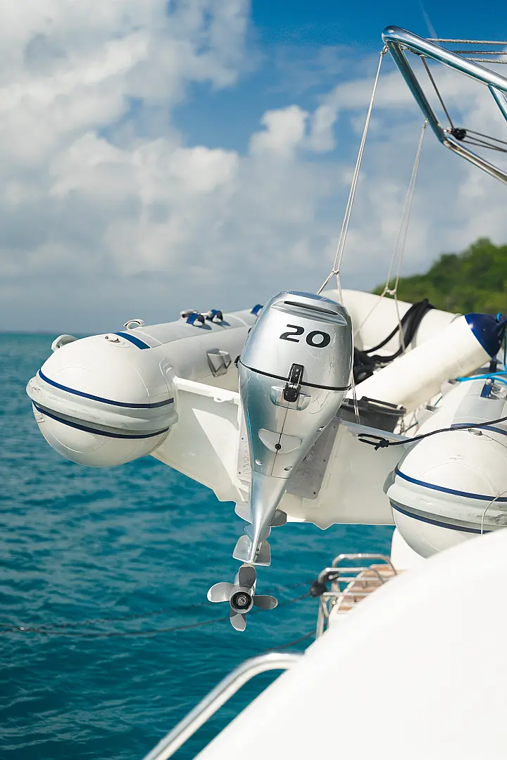 Lagoon 42 - tender