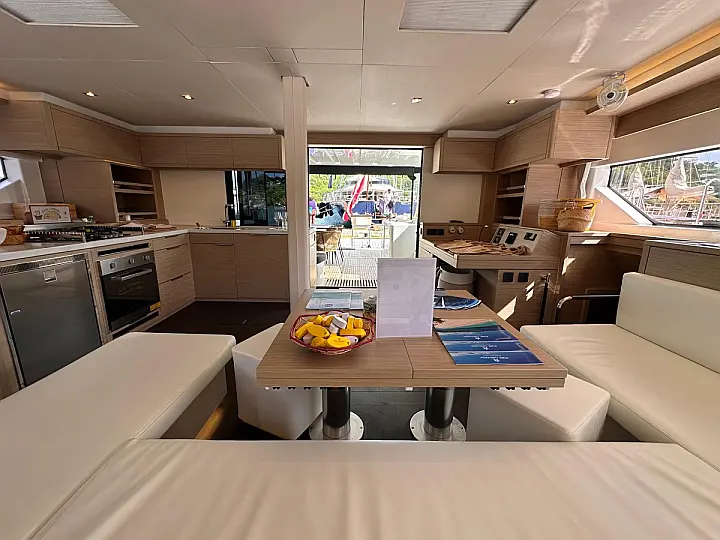 Lagoon 55 (5 cab) - 